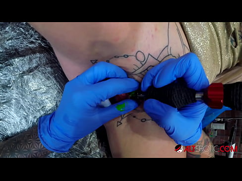 ❤️ La bomba Sully Savage, molt tatuada, es va tatuar al clítoris ️❌ Porno a nosaltres ❌