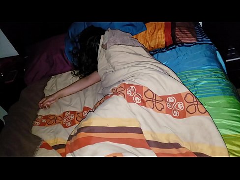 ❤️ El fillastre renya la seva jove madrastra mentre dorm. ️❌ Porno a nosaltres ❌